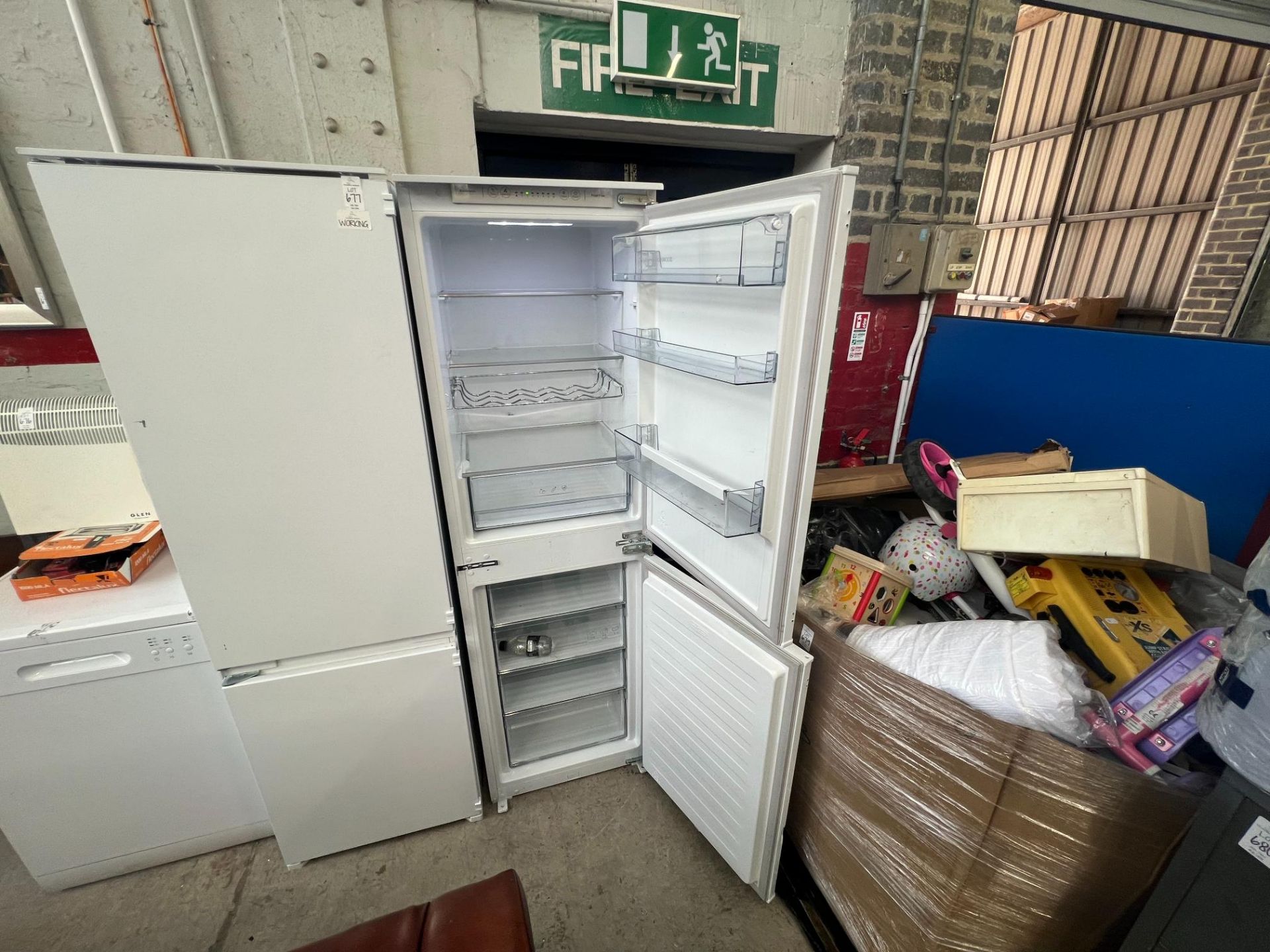 KENWOOD 50/50 INTERGRATED FRIDGE FREEZER ( WORKING ) (HAMMER VAT TO BE ADDED TO THIS LOT)