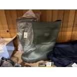 PAIR OF PORTWESTGREEN WELLIES SIZE 43/UK9 (NEW)