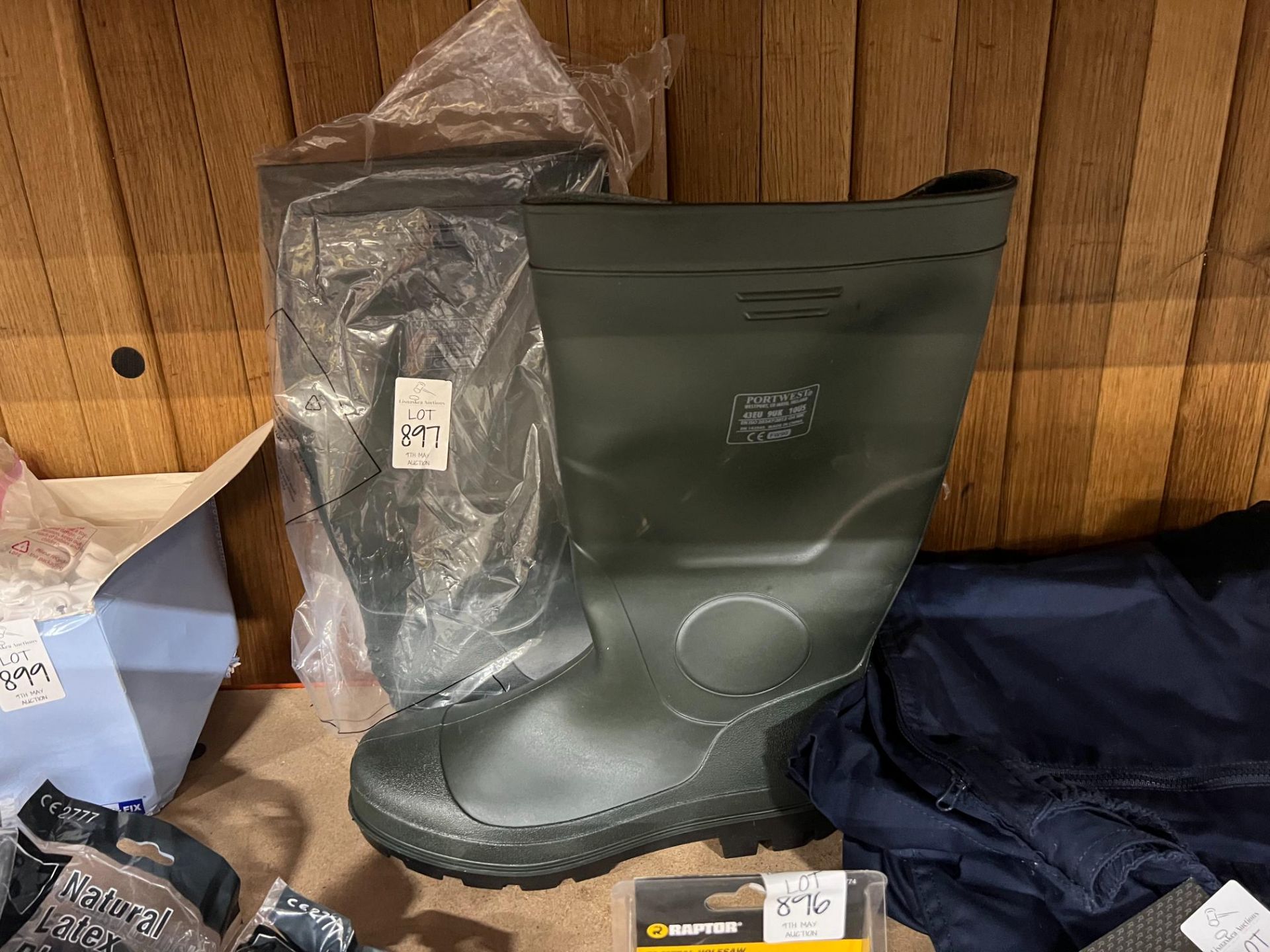 PAIR OF PORTWESTGREEN WELLIES SIZE 43/UK9 (NEW)