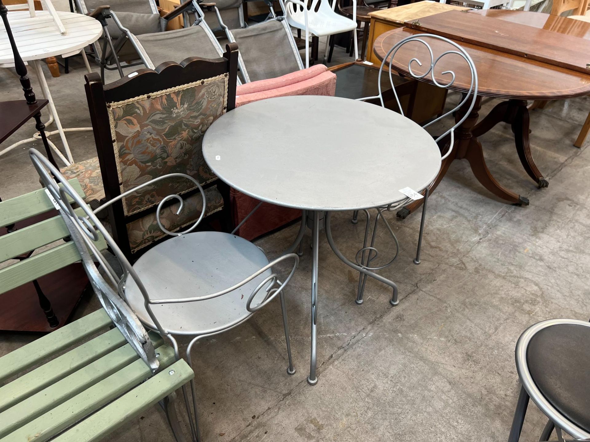 METAL GARDEN TABLE AND 2 CHAIRS