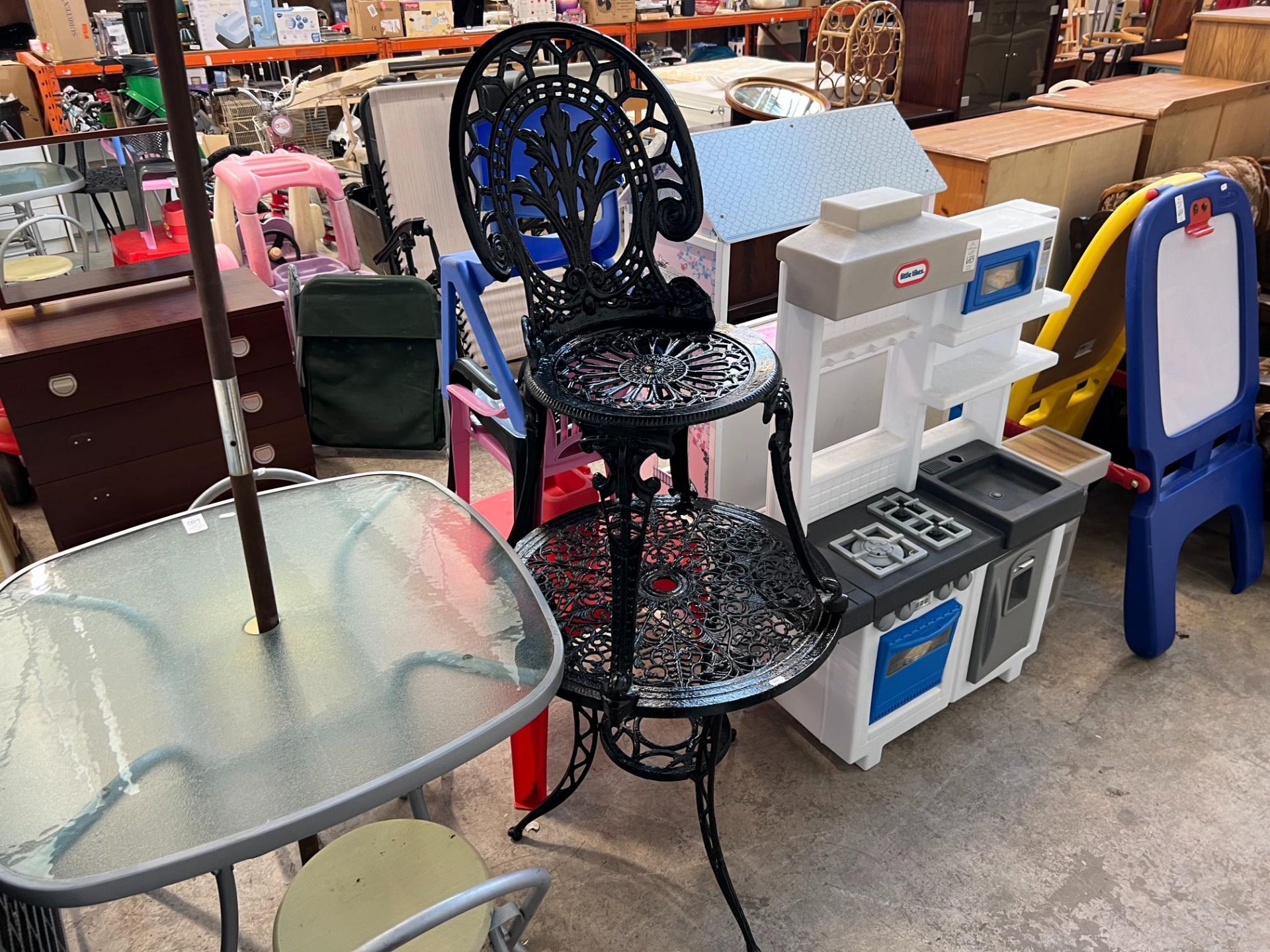 BLACK METAL GARDEN TABLE AND MACHINE CHAIR