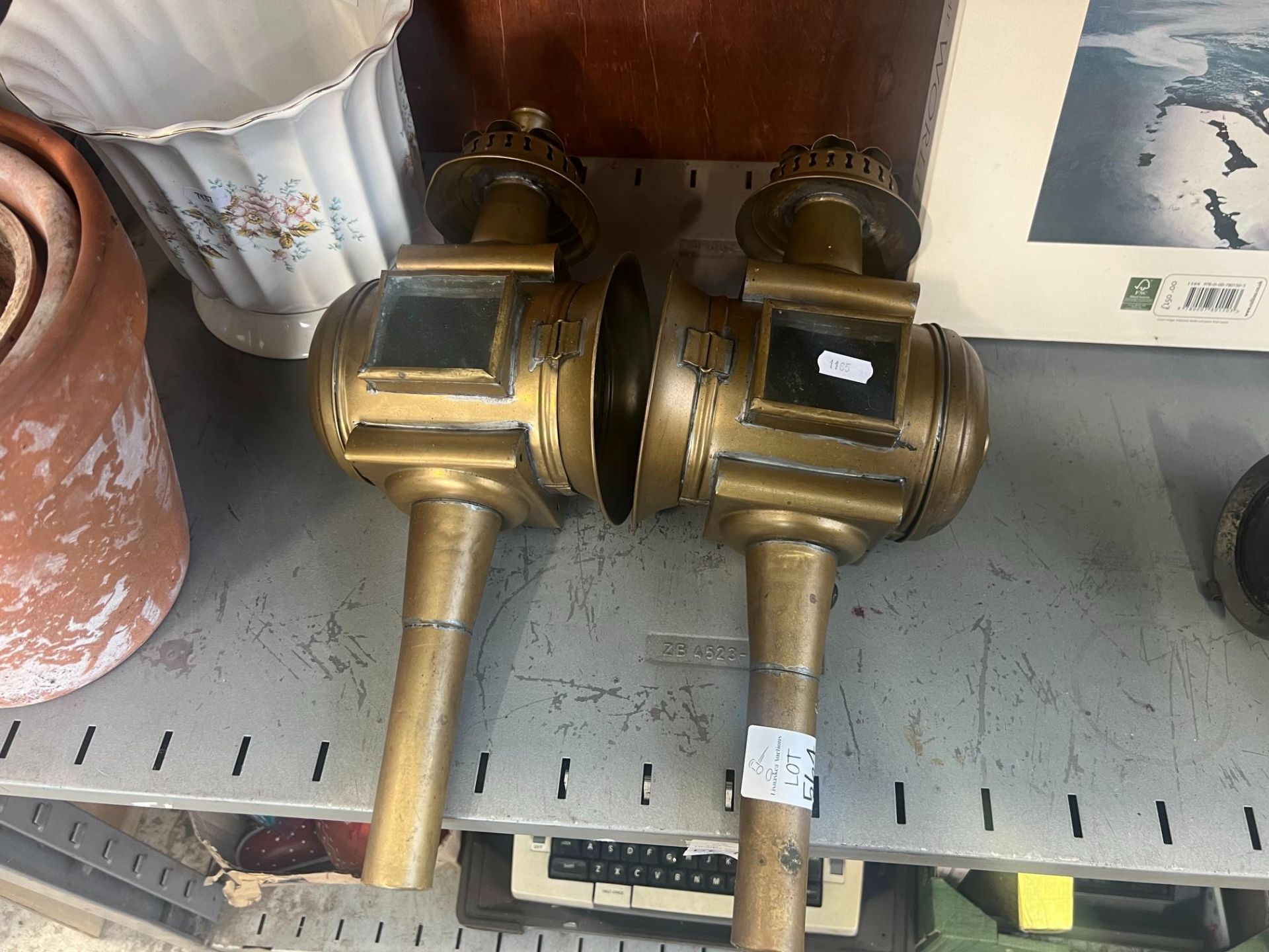 PAIR OF BRASS CARRIAGE LANTERN LIGHTS