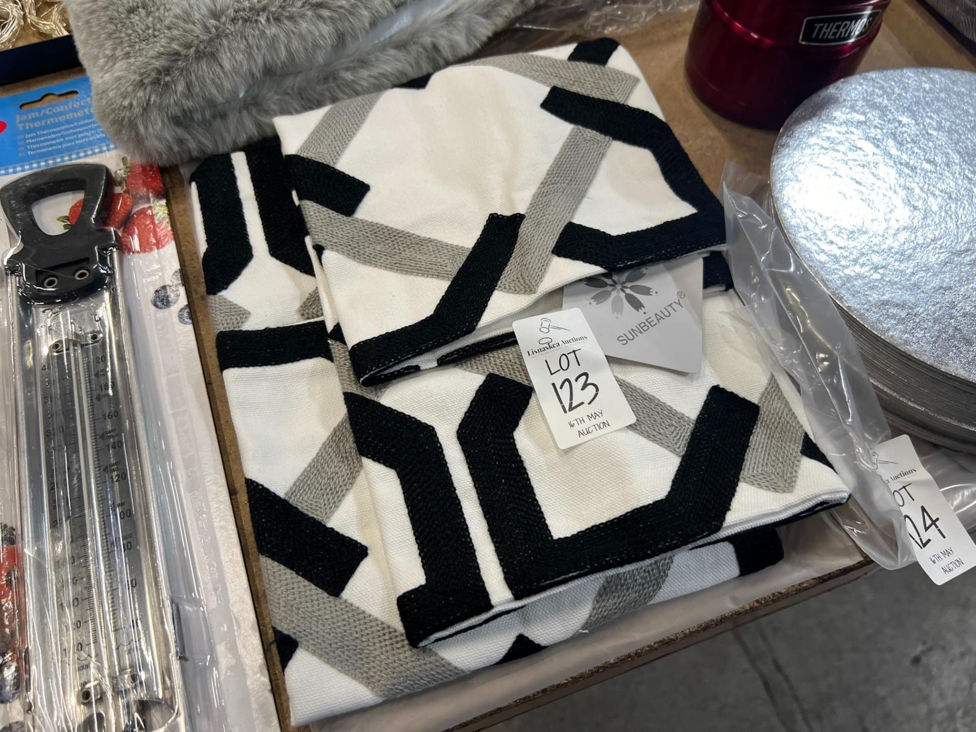2X BLACK AND WHITE CUSHION COVERS (NEW)