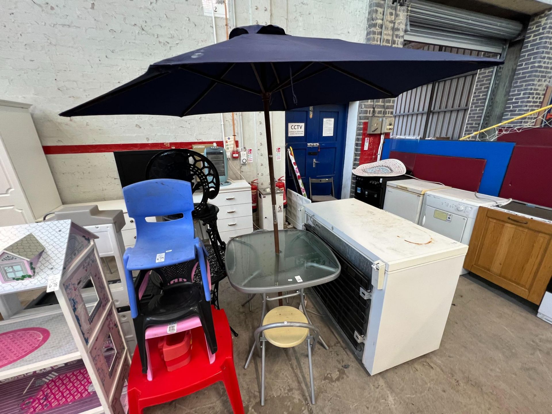 GARDEN TABLE, 2 CHAIRS AND PARASOL