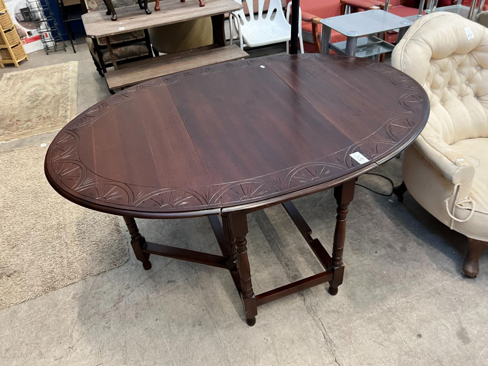 OVAL MAHOGANY DROP LEAF TABLE (CLEAN)