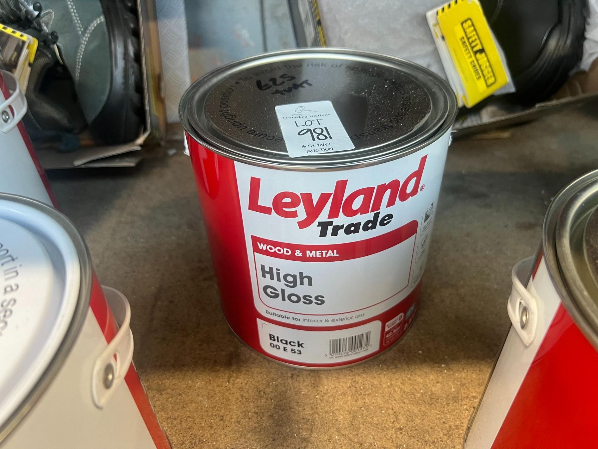 2.5L OF LEYLAND TRADE WOOD AND METAL HIGH GLOSS BLACK PAINT