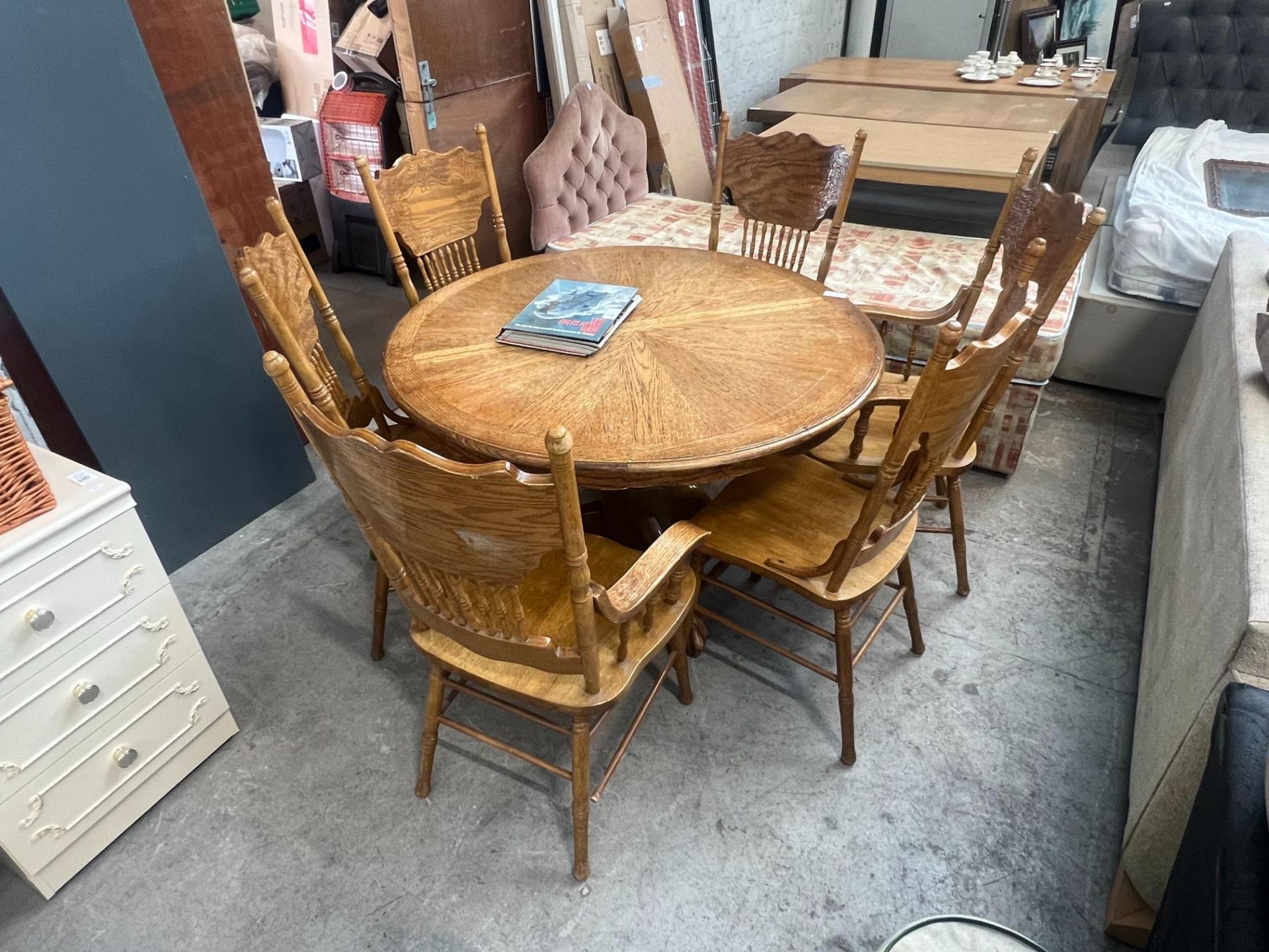 ROUND KITCHEN TABLE AND 6 CHAIRS