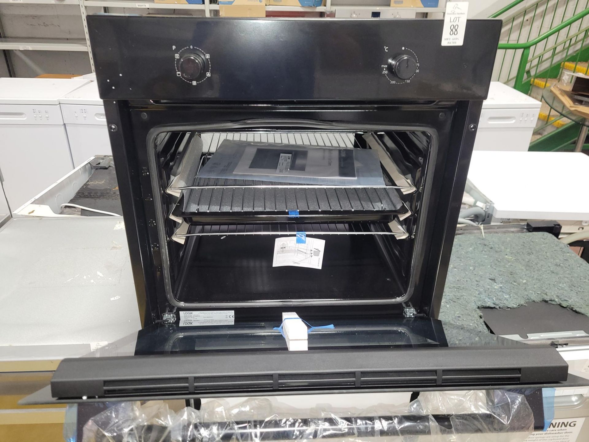 LOGIK LBFANB16 BUILT-IN FAN OVEN