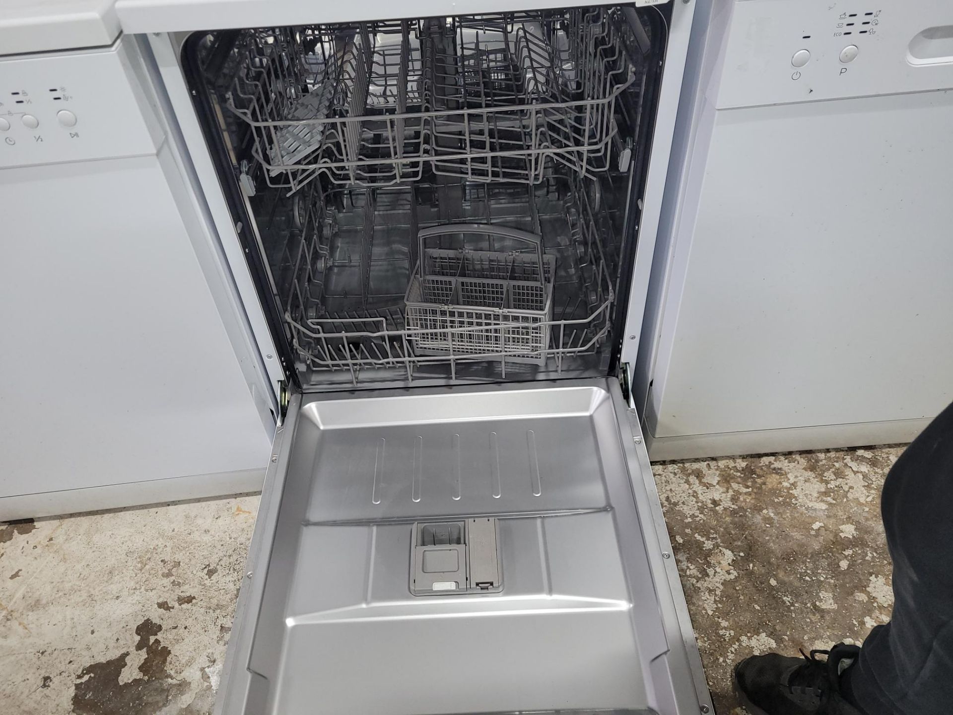 ESSENTIALS CDW60W20 FREESTANDING DISHWASHER