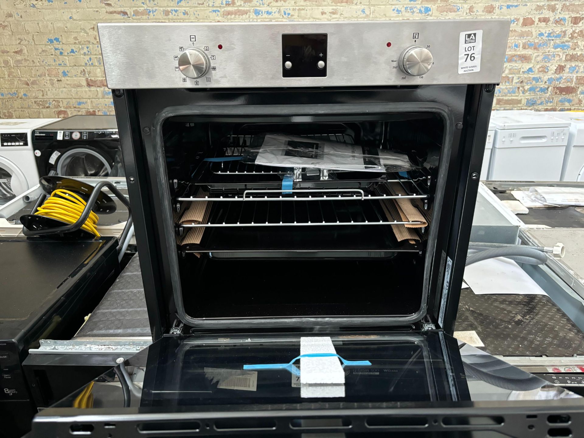 LOGIK LBLFANX17 BUILT-IN FAN OVEN - Image 2 of 2