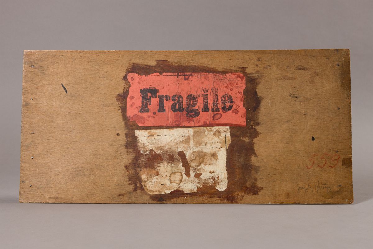 Beuys (zugeschrieben), Joseph(1921 - 1986)Fragilewooden objectsigned lower rightH: 10,7 in / W: 23,4
