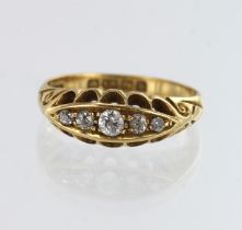 18ct yellow gold Edwardian diamond boat shaped ring, five graduating diamonds TDW approx. 0.20ct,