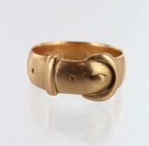 15ct yellow gold Victorian buckle ring, band width 7mm, hallmarked London 1897, finger size Q/R,