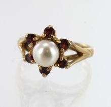 9ct yellow gold pearl and garnet cluster ring, one cultured pearl approx. 6mm, surrounded with six