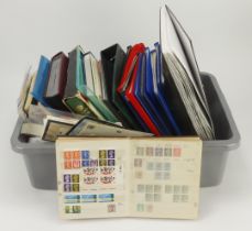 GB - large varied lot of um, mint & used in plastic tub. Value in modern special issues, in packets,