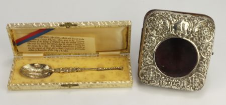 Mixed lot of items comprising a silver mounted watch/clock case (case is damaged), the silver