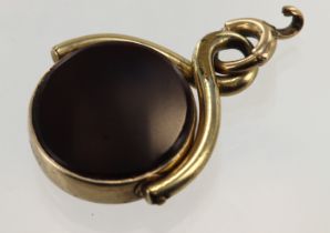 Yellow gold (tests 10ct) swivel pocket watch fob, cornelian and bloodstone measure approx.. 20mm