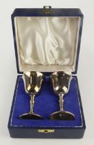Silver pair of goblets, hallmarked 'BD, Sheffield 1975', contained in original fitted case, height