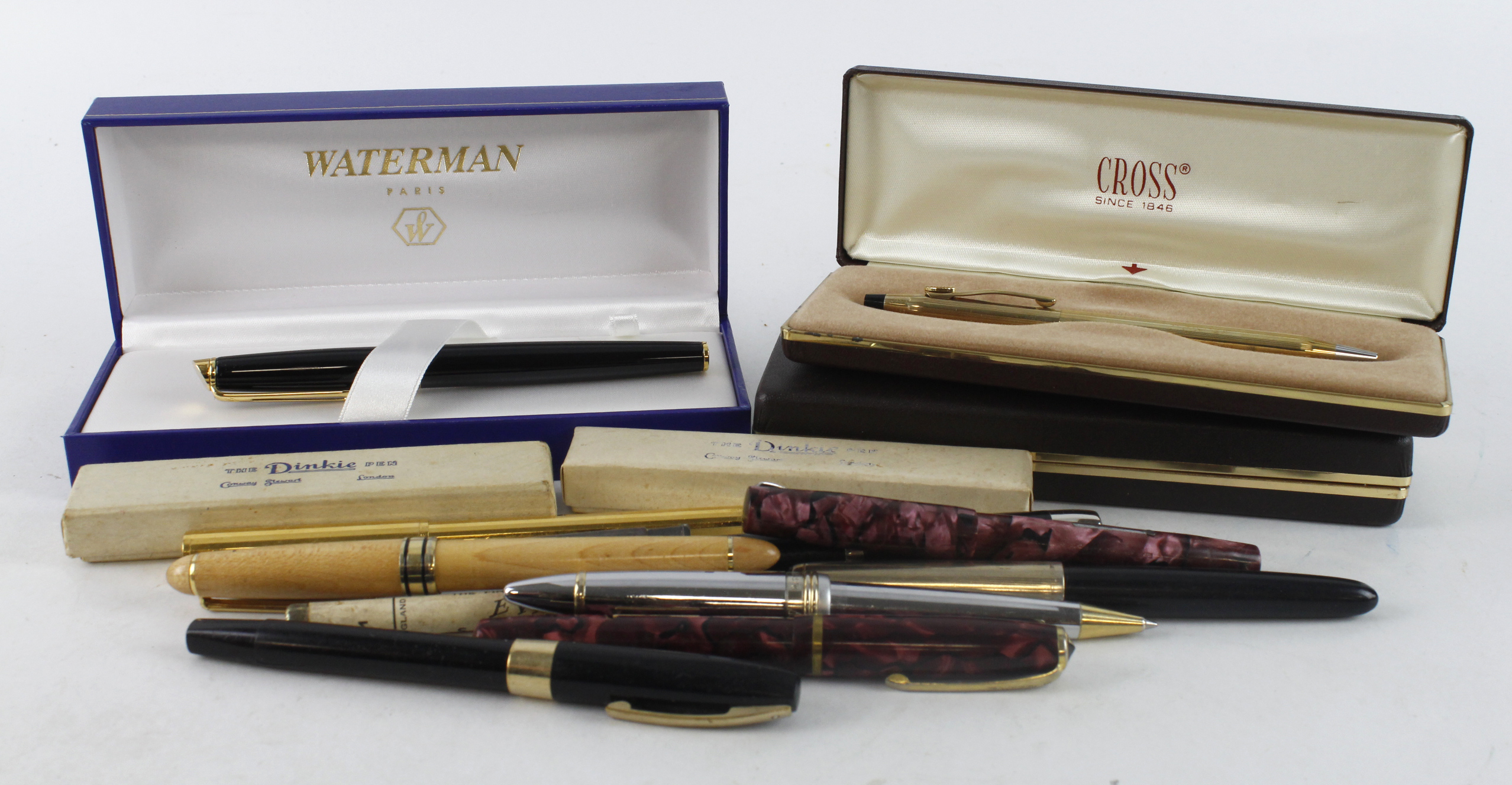 Pens. A collection of fifteen fountain pens, ballpoint pens, pencils etc., makers include Parker,