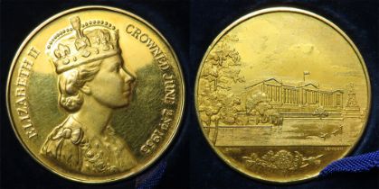 British Commemorative Medal, 9ct gold d.31.5mm, 16.35g: Coronation of Elizabeth II 1953 / Buckingham