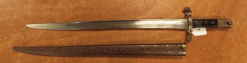 Bayonet Portuguese 1886 pattern in its scabbard.