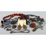 Assortment of mainly silver/tests silver jewellery, stones include amber, onyx, cornelian, amethyst,