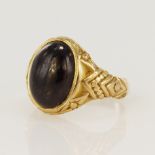 15ct yellow gold antique garnet ring, oval cabochon garnet measures 13 x 10mm, hallmark '15ct,