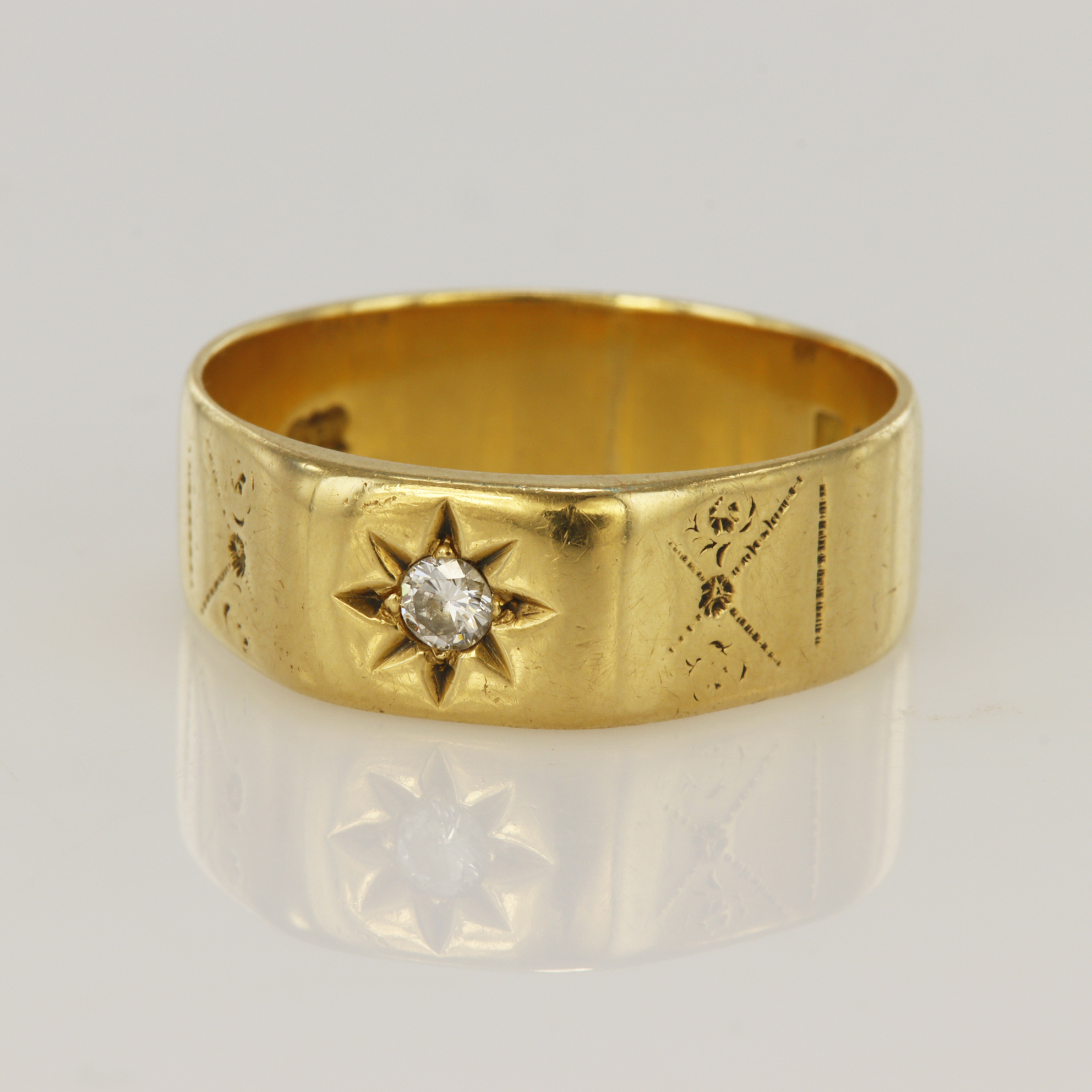 18ct yellow gold vintage diamond signet ring, star set round brilliant cut diamond approx. 0.10ct,