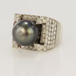 18ct white gold square head dress ring featuring a Tahitian pearl measuring approx. 14mm diameter,