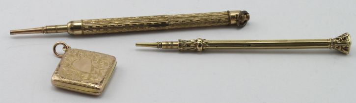 Mixed lot comprising an unmarked gold Propelling Pencil, an unmarked gold back and front " In