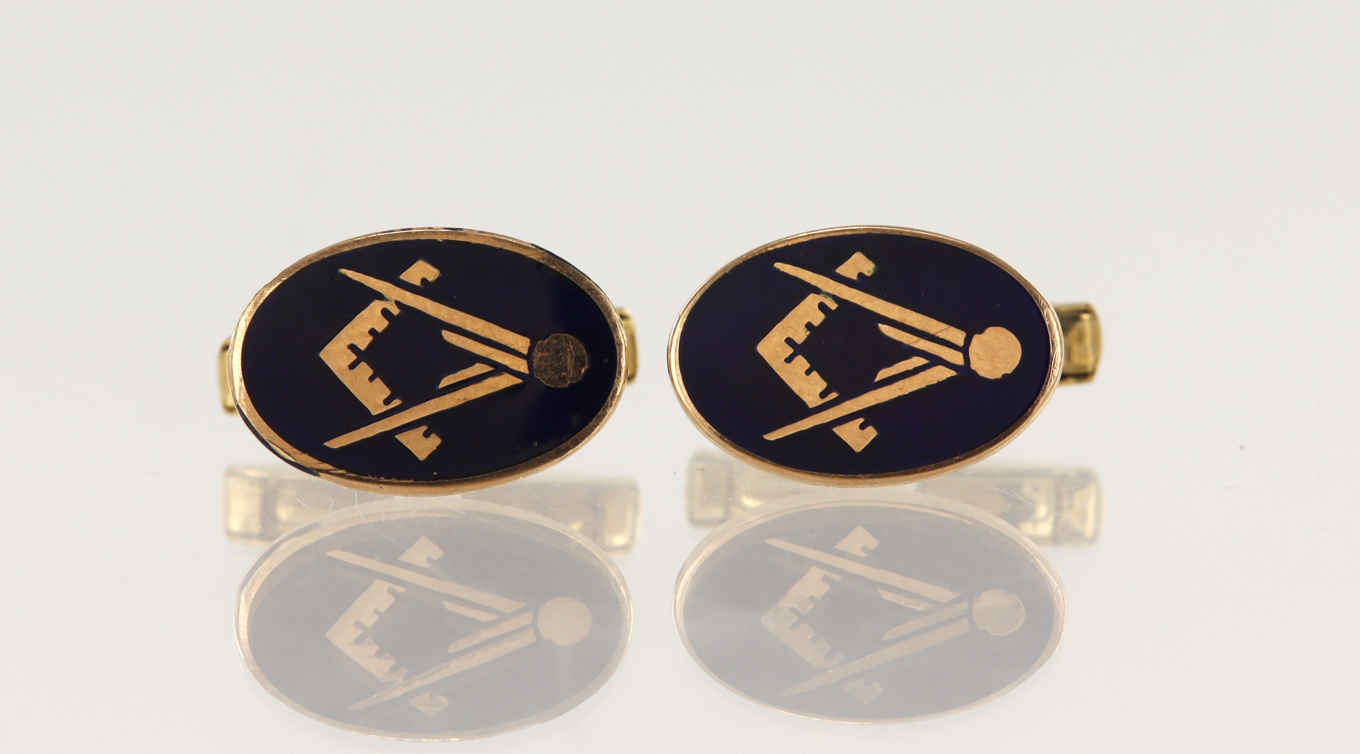 9ct yellow gold Masonic cufflinks, with blue enamel, weight 8.6g.