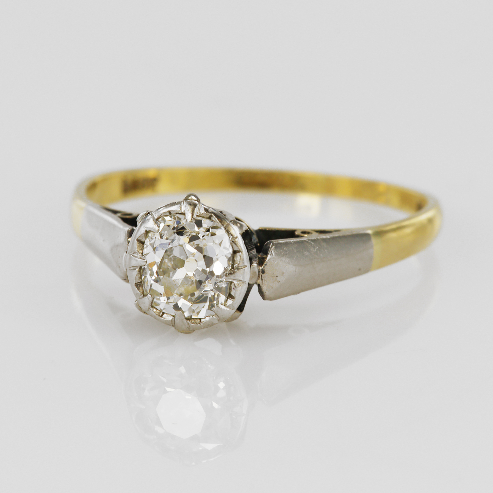 18ct yellow gold diamond solitaire ring, one old mine cut diamond approx. 0.55ct, estimated colour