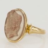 9ct yellow gold antique carved cameo ring, carved quartz depicting a man in profile, head measures