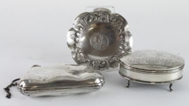 Mixed lot of silver comprising an Indian coin dish marked "Starling Silver", a silver purse