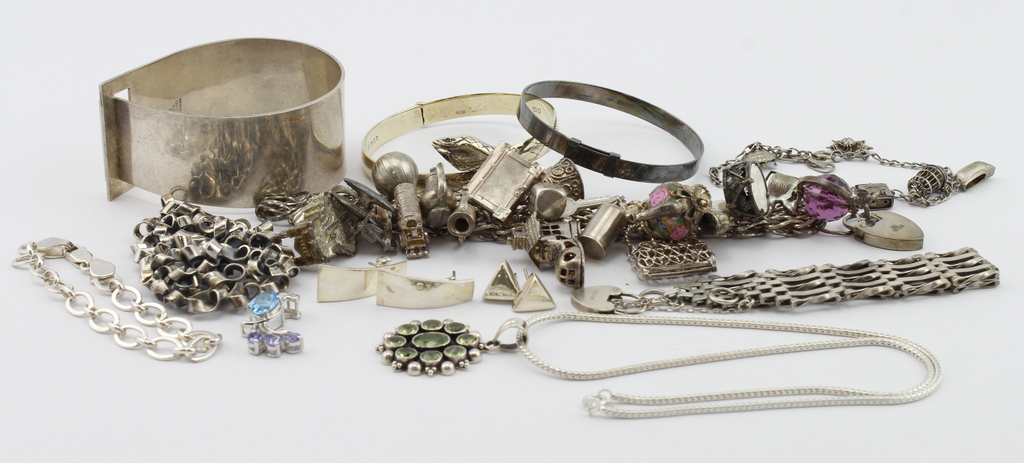 Assortment of silver/ white metal jewellery, includes bracelets, pendants, charms and pairs of