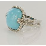 18ct white gold ring featuring a cusion shaped turquoise cabochon measuring approx. 17mm x 17mm,