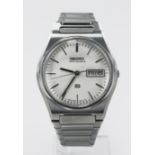 Seiko Twin Quartz stainless steel cased gents wristwatch, ref. 9923-8010. The silvered dial with