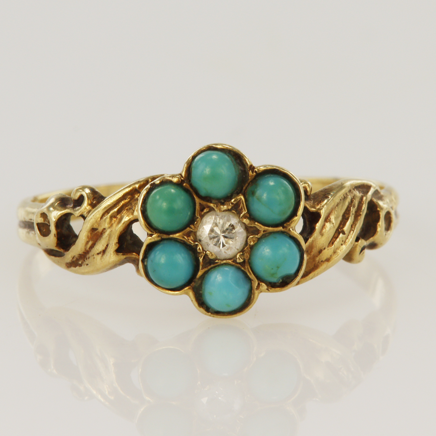 Yellow gold (tests 14ct) diamond and turquoise daisy cluster ring, one round brillaint cut diamond