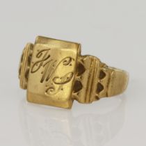 9ct yellow gold vintage signet ring, square table measures 13 x 10mm, engraved with 'IWI',
