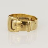 9ct yellow gold buckle ring, head width 10mm, finger size P/Q, weight 3.9g.