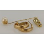 Assortment of 18ct gold/tests 18ct jewellery, one diamond pendant, one round brilliant cut approx.