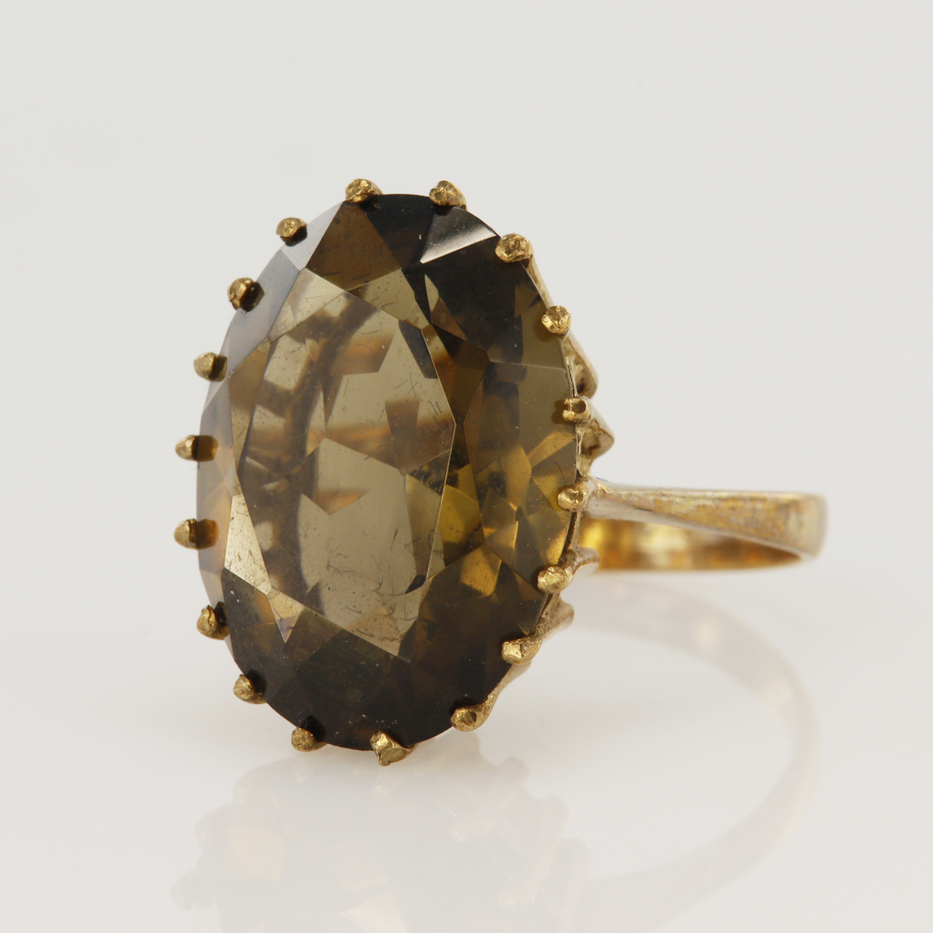 9ct yellow gold smokey quartz cocktail ring, oval quartz measures 20 x 15mm, finger size P, weight