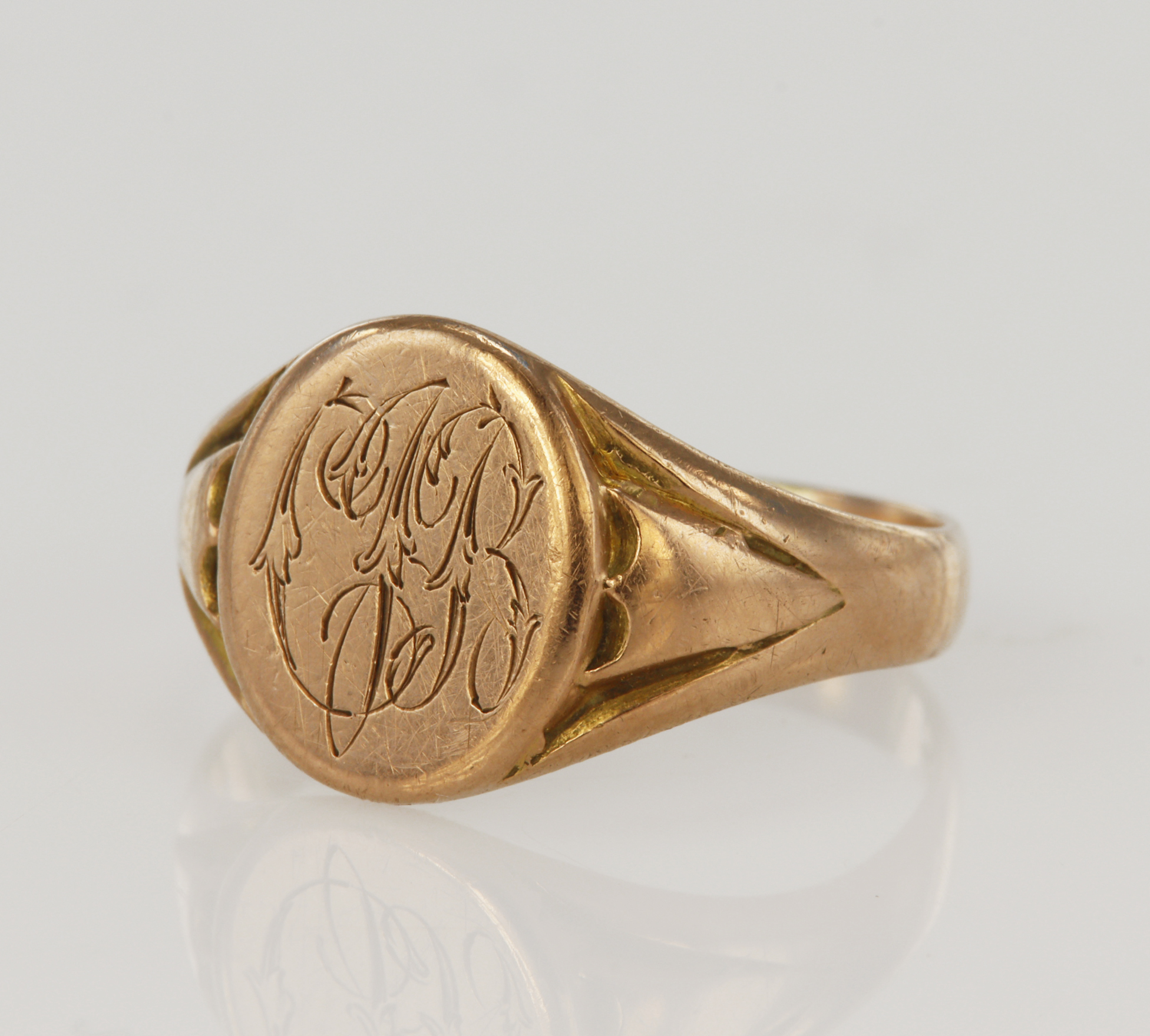 9ct rose gold antique signet ring, table measures approx. 13 x 11mm, hallmarked Birmingham 1924,