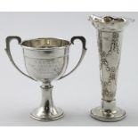 Mixed lot of silver comprising a flower tube and a small prize cup for the best opposite sex
