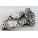 Seiko. Three stainless steel cased gents automatic wristwatches, all with day-date apertures at 3