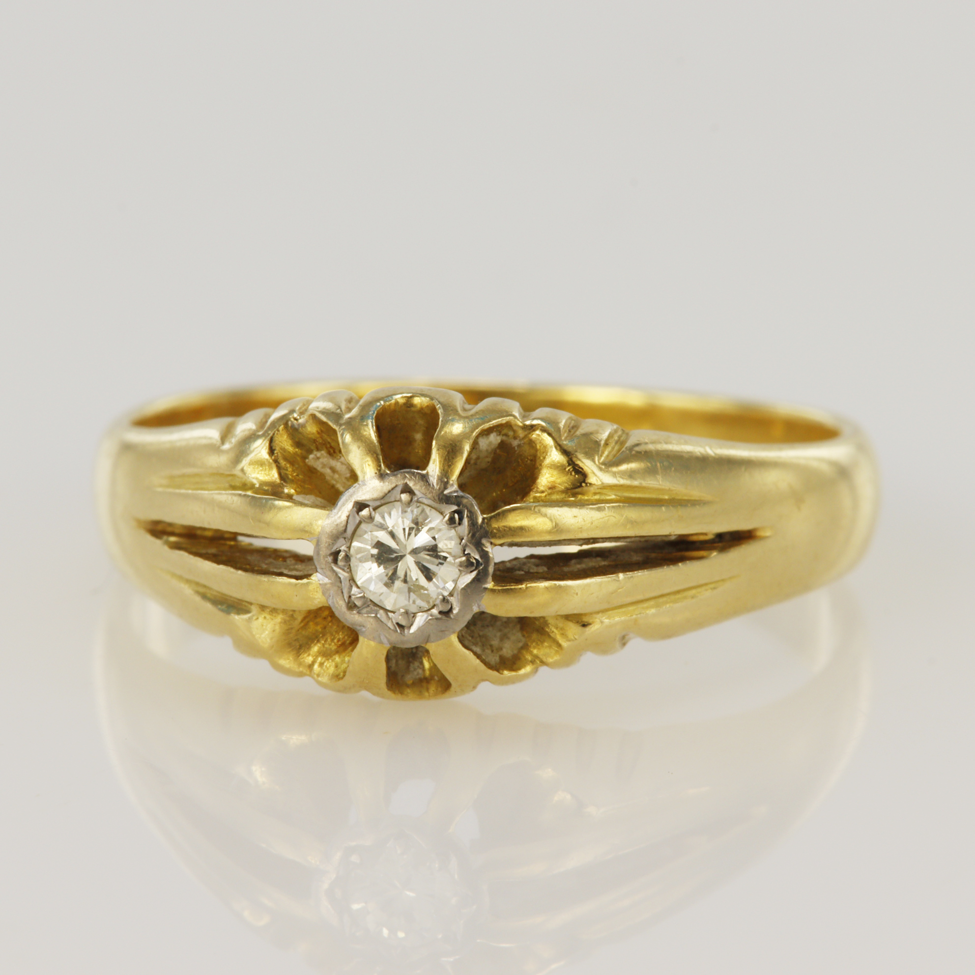 Yellow gold (tests 18ct) diamond gypsy ring, one round brillaint cut approx. 0.13ct, finger size U/