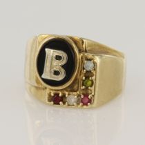 Yellow gold (tests 9ct) contemporary dress ring, 'B' motif set on an onyx table measures 10 x 8mm,