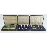 Boxed set of six silver teaspoons & a pair of silver sugar tongs all hallmarked Sheffield 1917