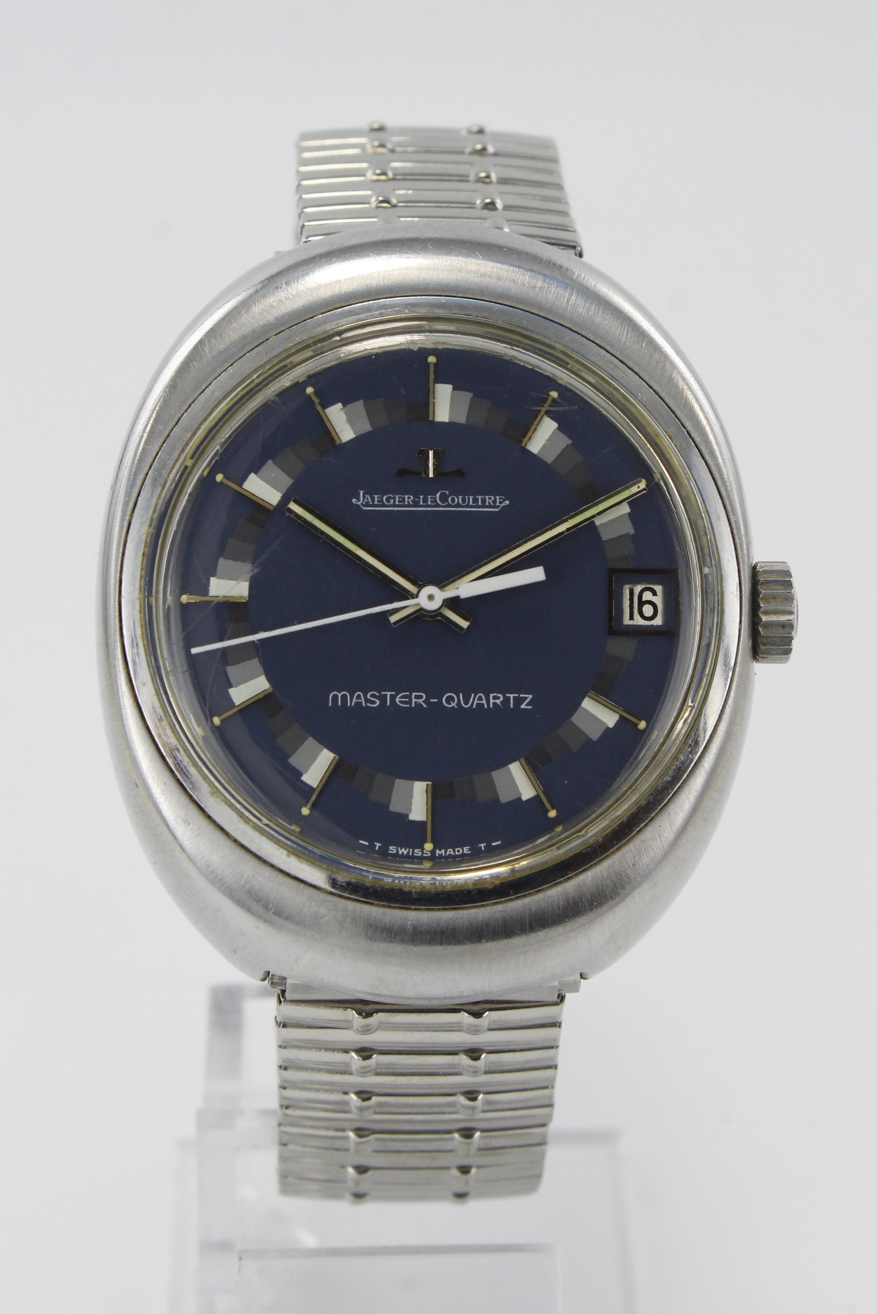 Jager-LeCoultre Master Quartz stainless steel cased gents wristwatch, ref. 23301-42, serial.