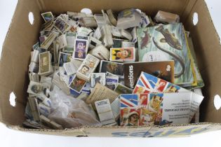 Crate containing large quantity of odds & part sets, mainly trade issues, many unsorted